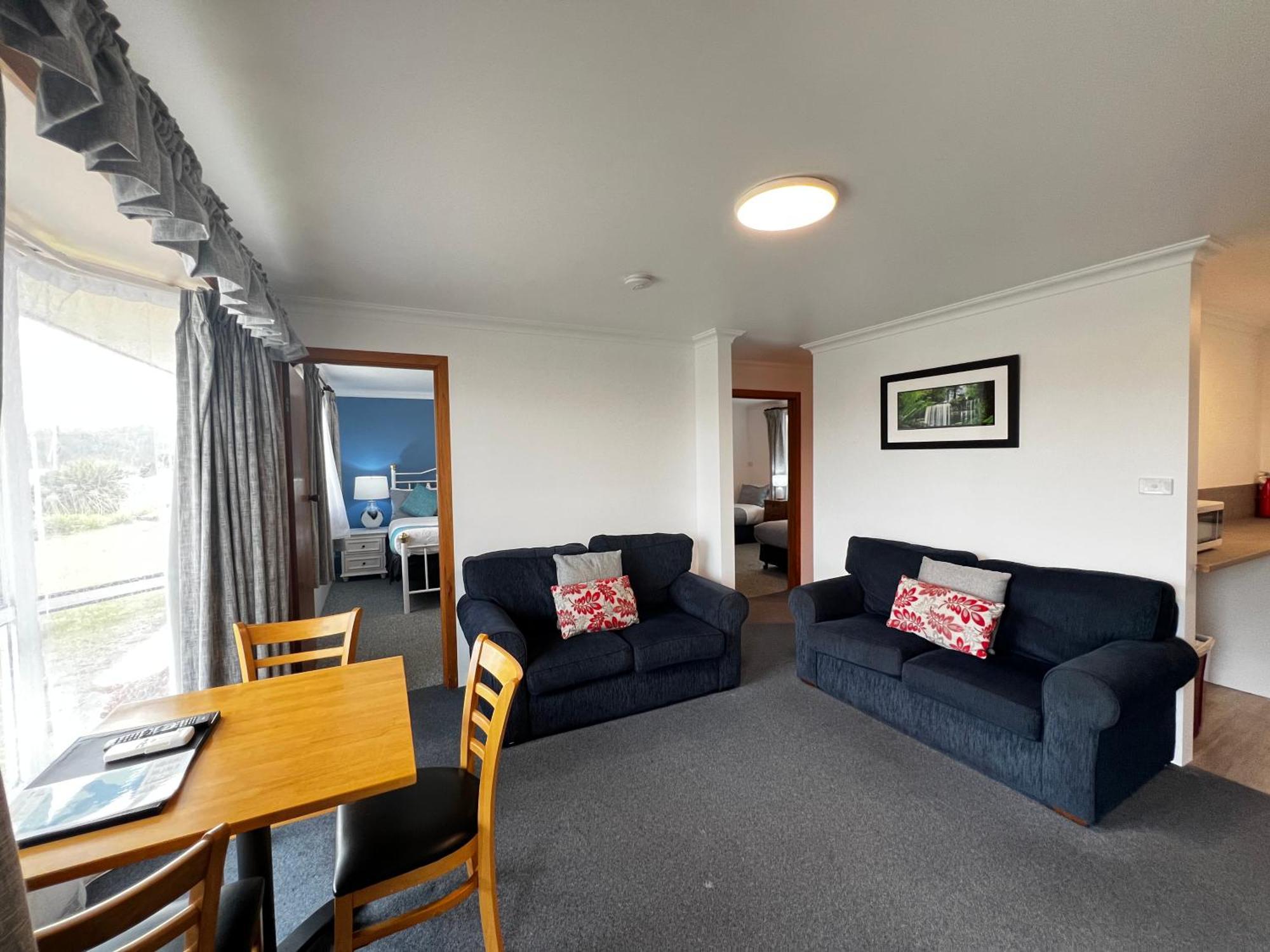 Regatta Point Tavern & Holiday Villas Strahan Kültér fotó