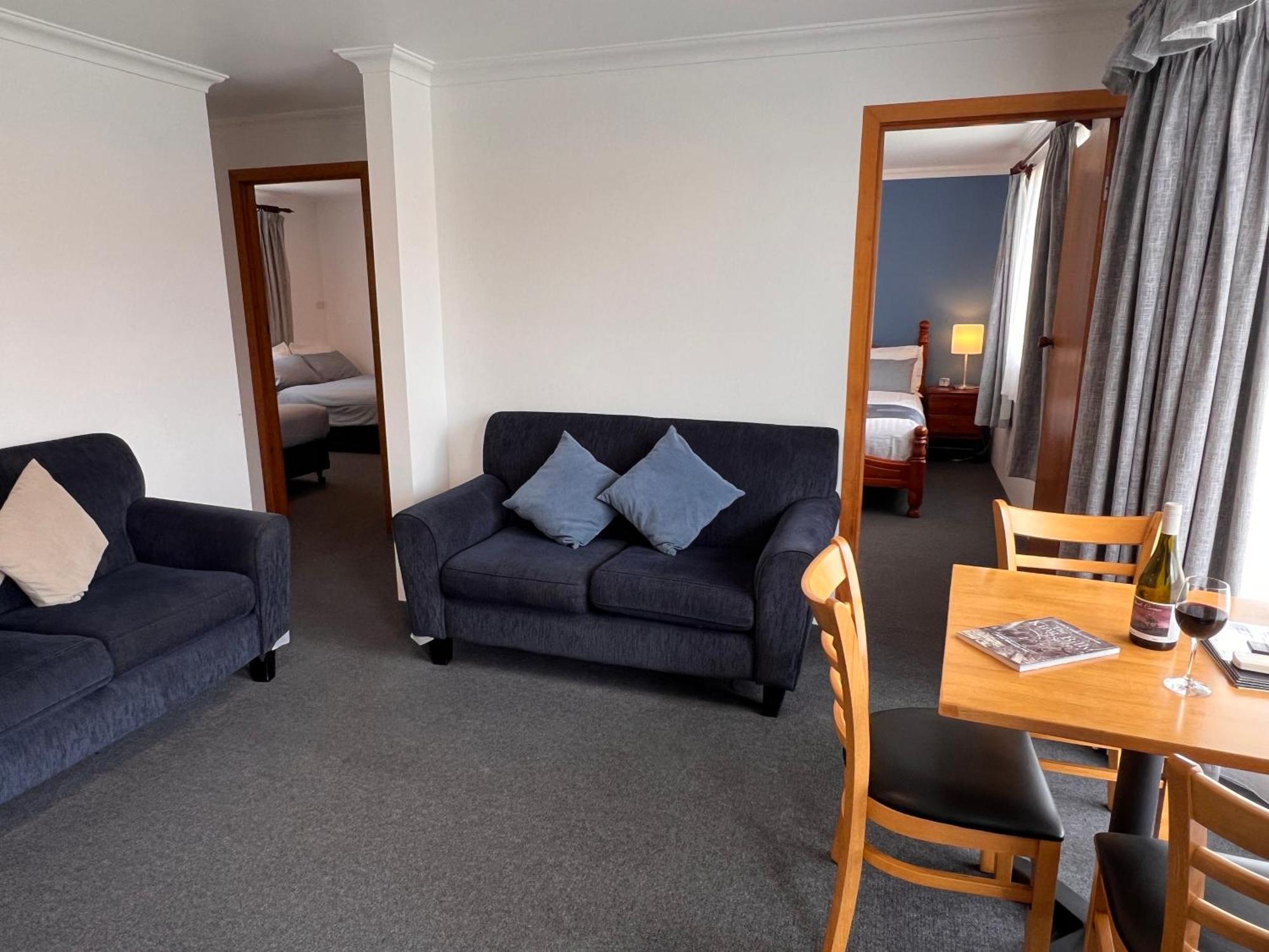 Regatta Point Tavern & Holiday Villas Strahan Kültér fotó