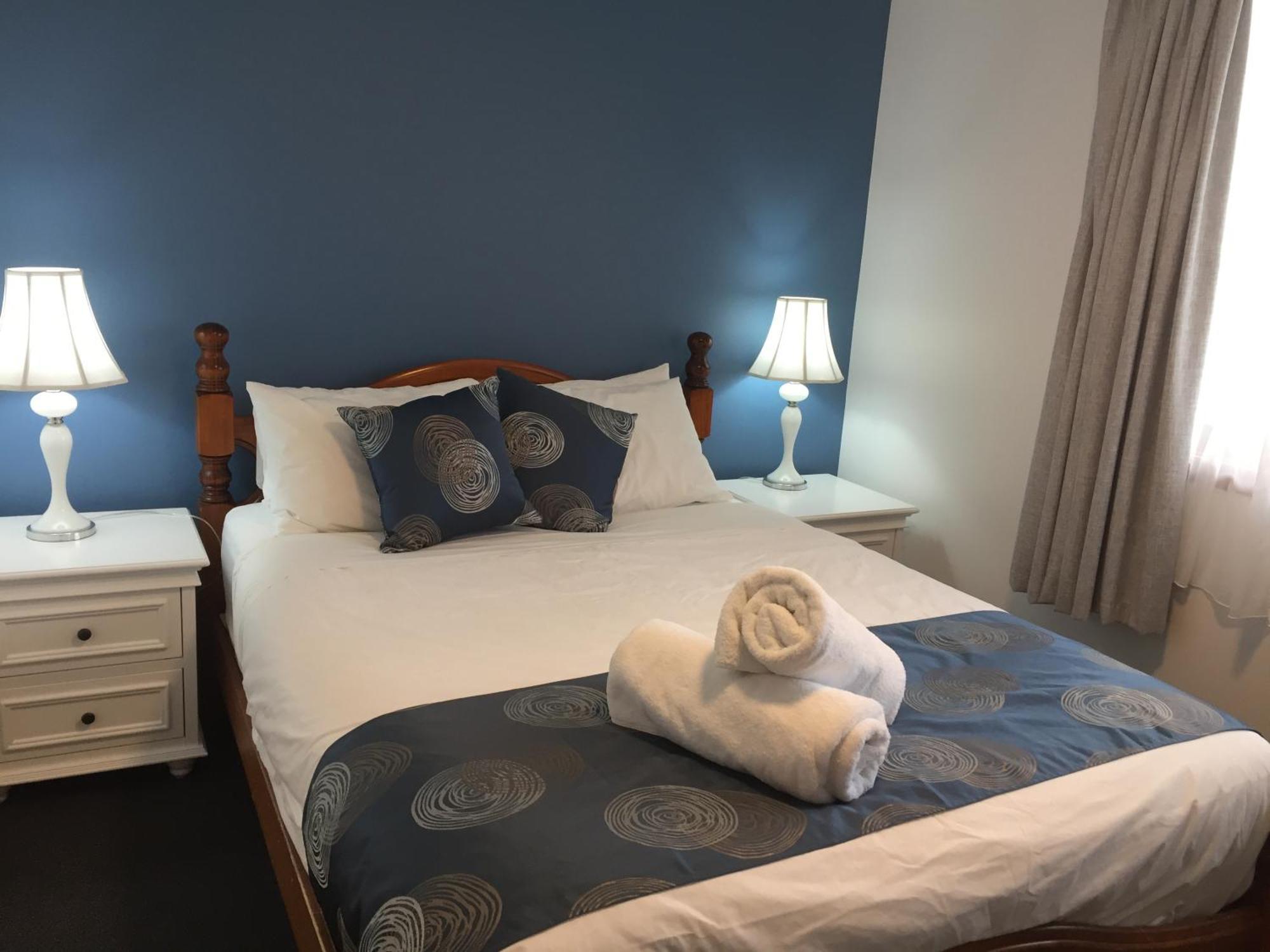 Regatta Point Tavern & Holiday Villas Strahan Kültér fotó