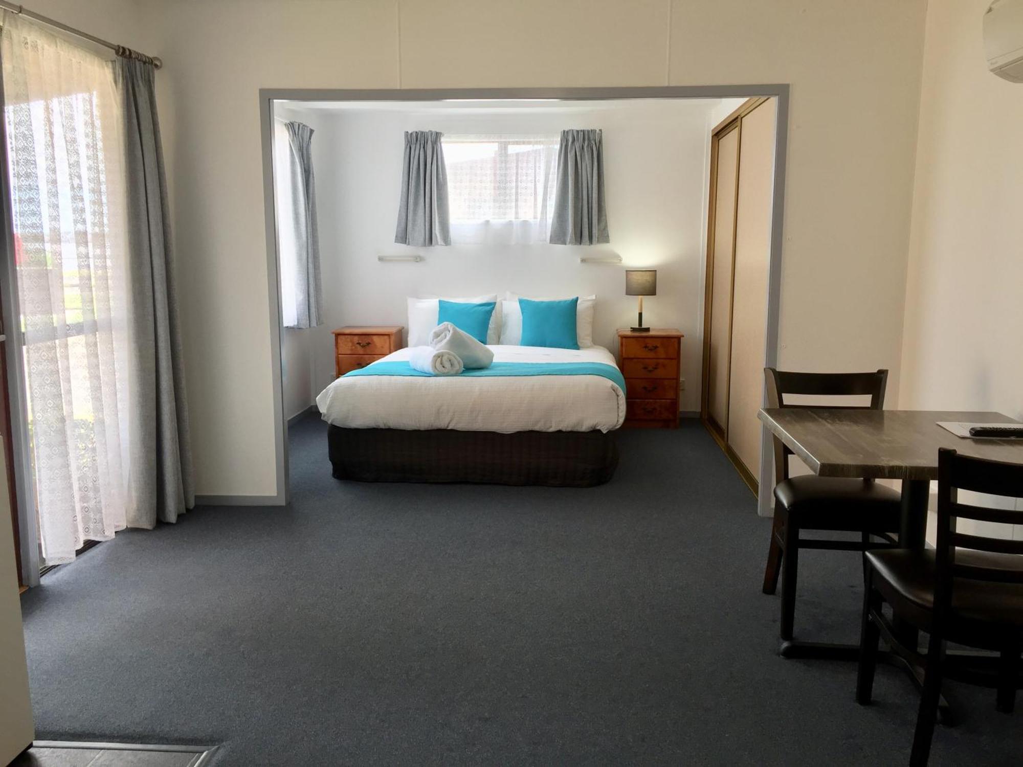 Regatta Point Tavern & Holiday Villas Strahan Kültér fotó