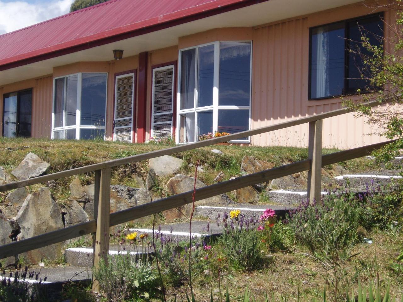 Regatta Point Tavern & Holiday Villas Strahan Kültér fotó